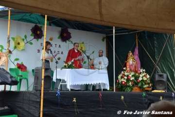 Santa Bárbara luce manto nuevo en la procesión de Lomo Catela (Foto Francisco Javier Santana)